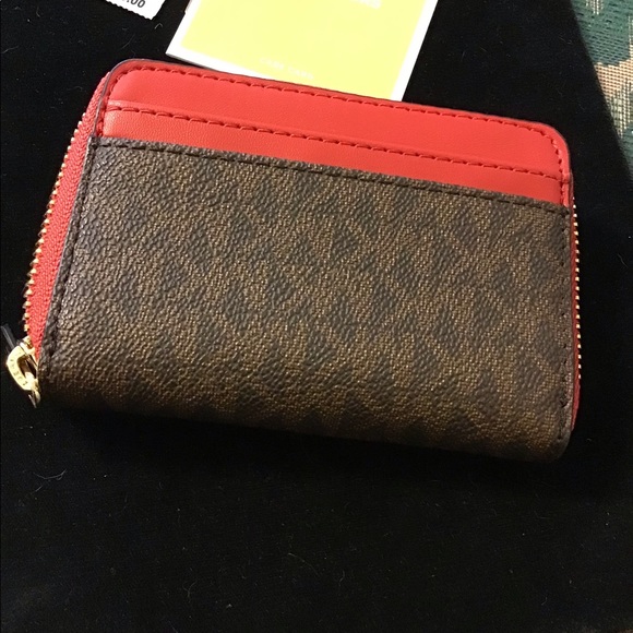 MICHAEL KORS JET SET ZIP AROUND WALLET NWT - Picture 2 of 4